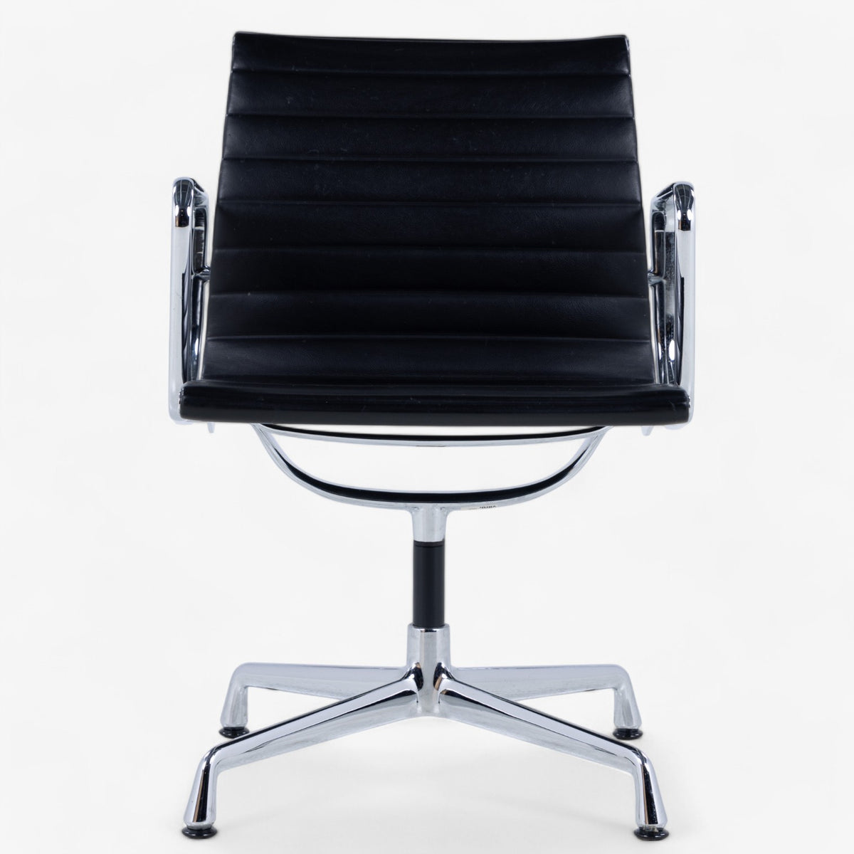 EA 107 - Office chair in black leather