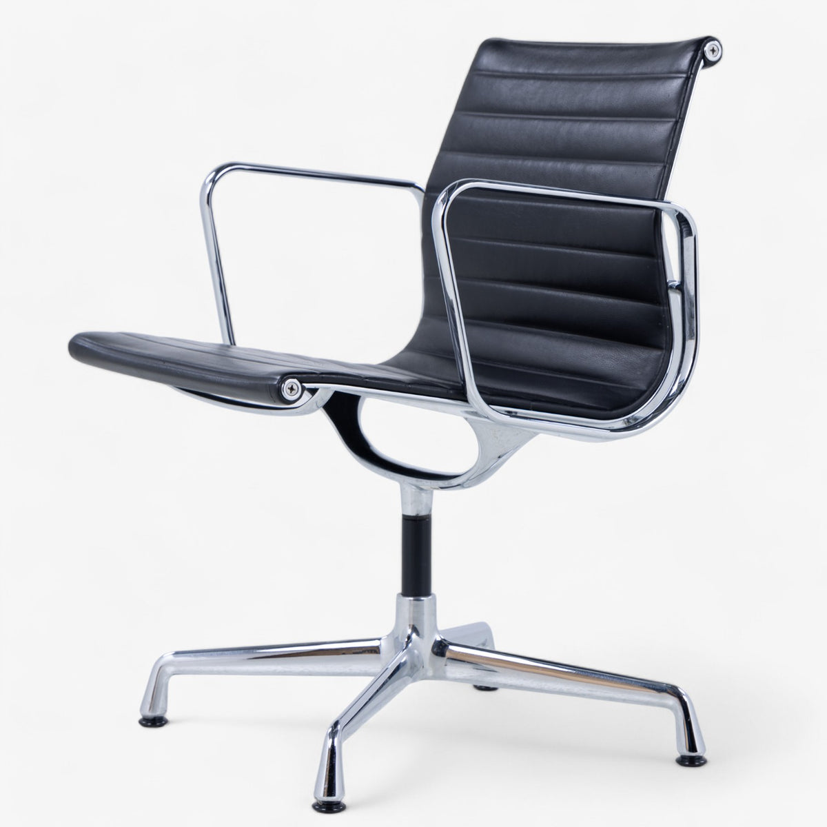 EA 107 - Office chair in black leather