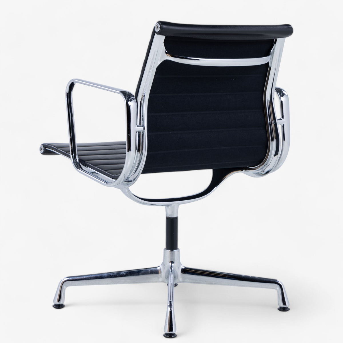 EA 107 - Office chair in black leather
