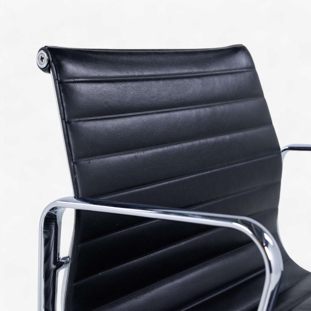 EA 107 - Office chair in black leather