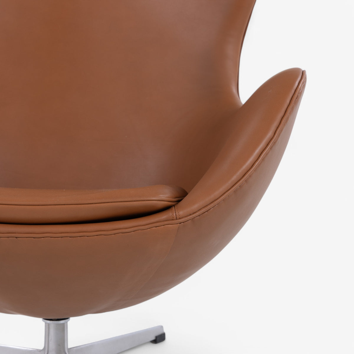 AJ 3316 - 'The Egg' in Elegance leather