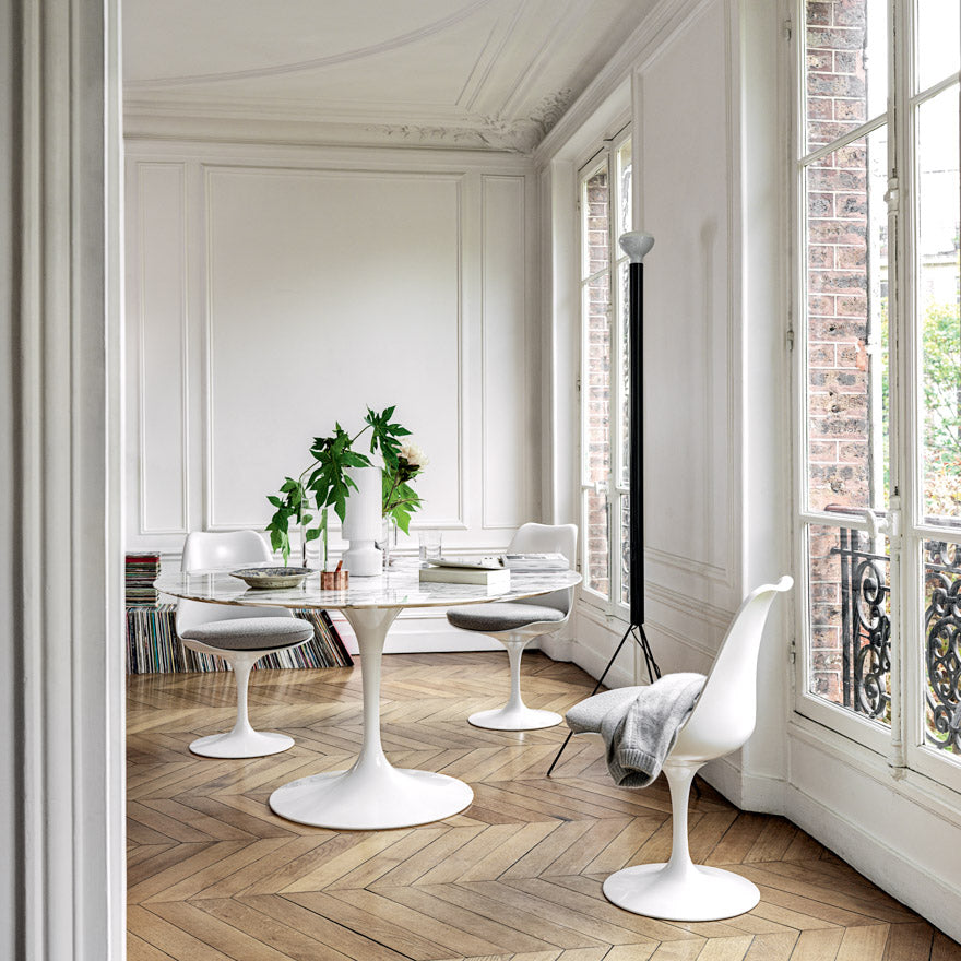 Saarinen Round' marble dining table