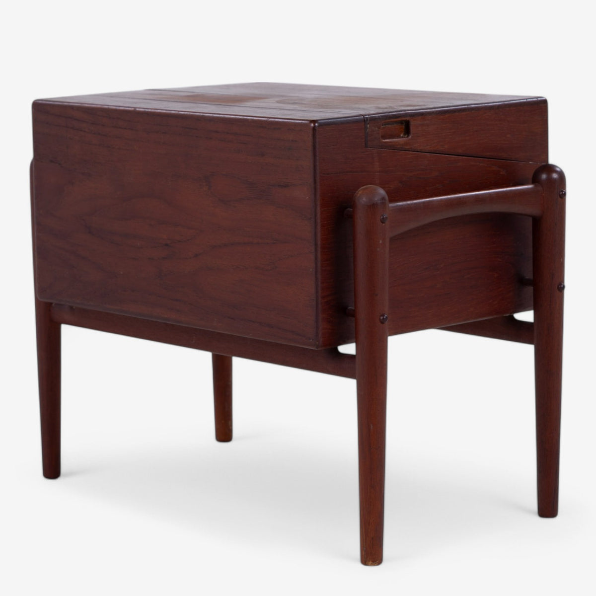 Sewing table in teak