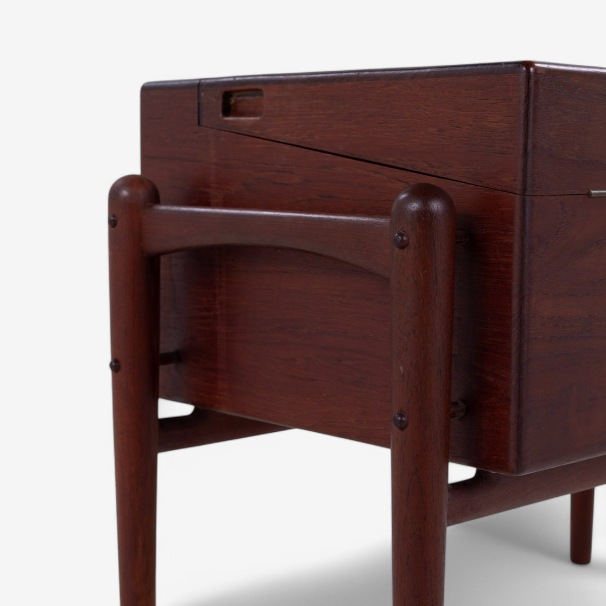 Sewing table in teak