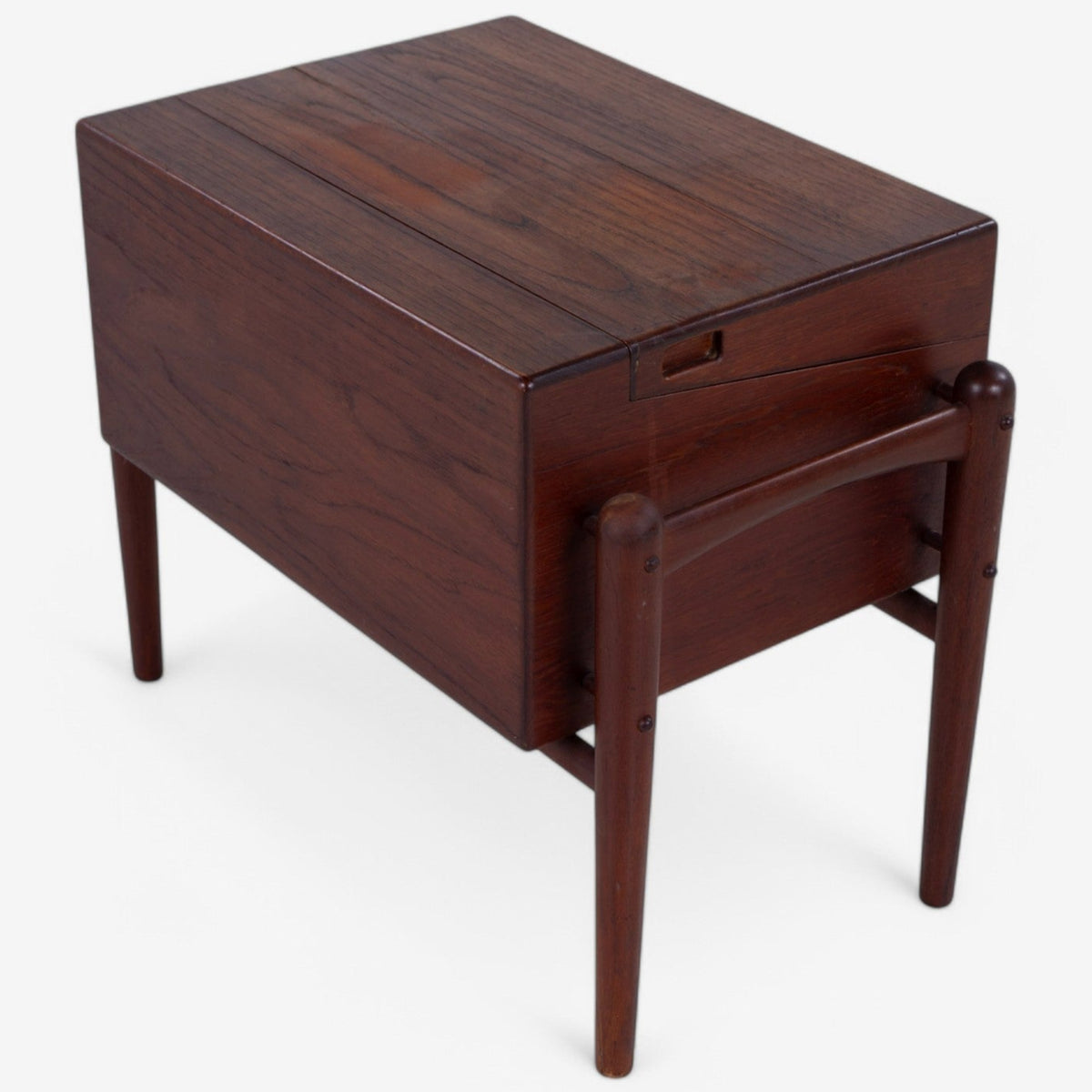 Sewing table in teak