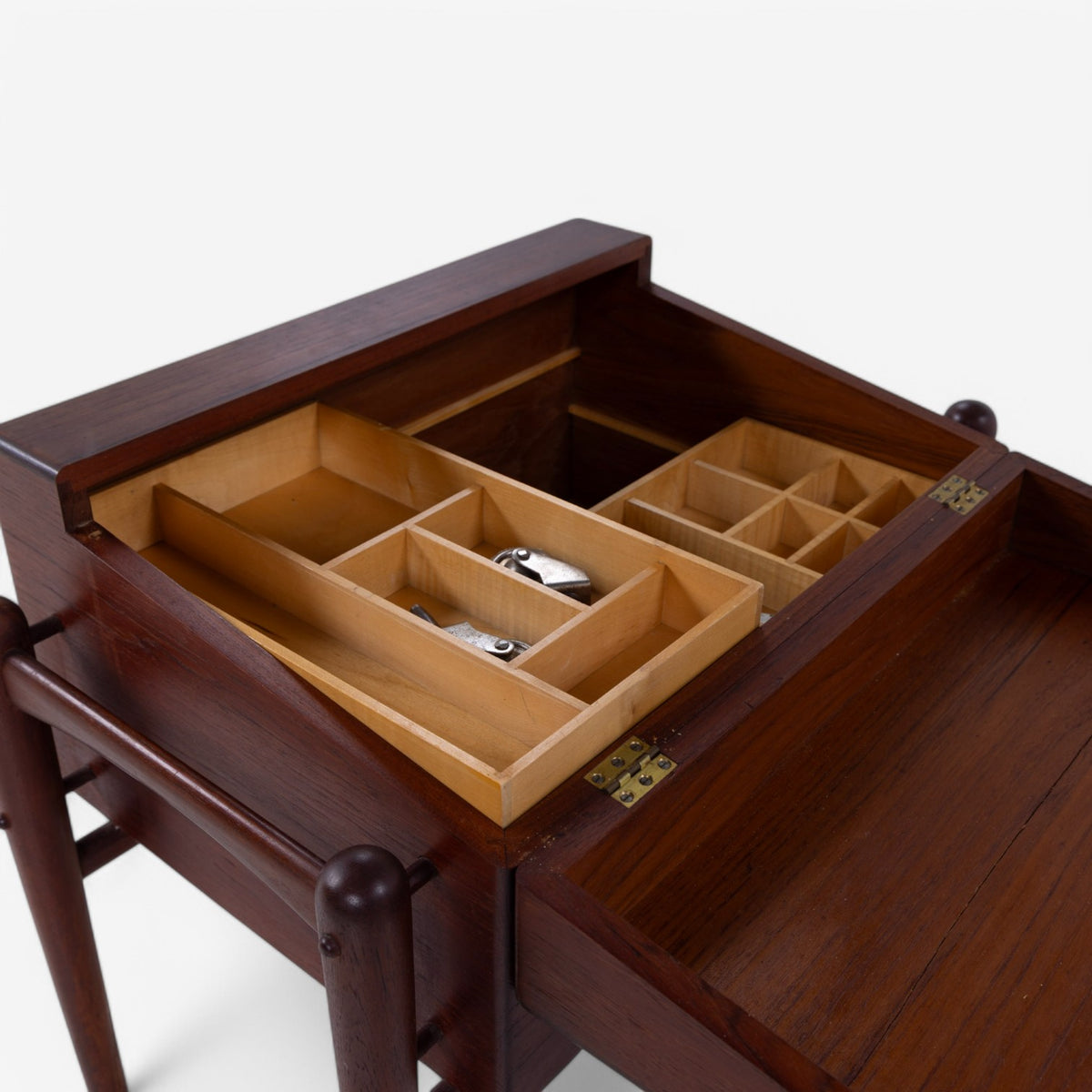 Sewing table in teak