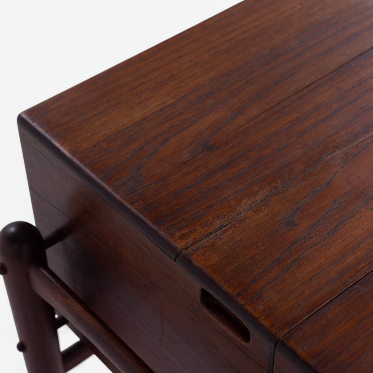 Sewing table in teak