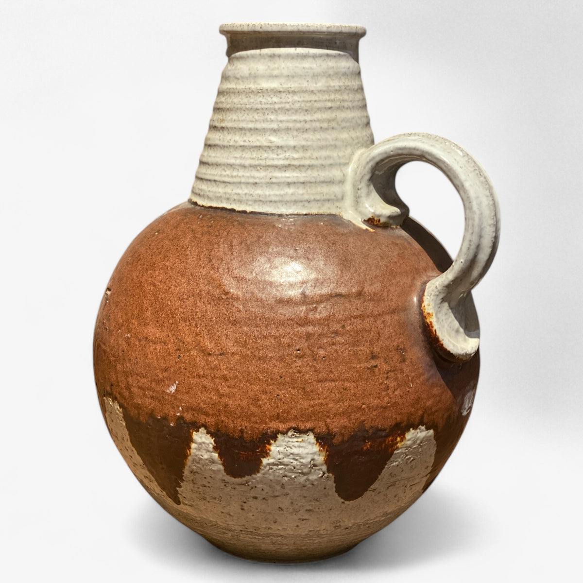 Floor vase in stoneware with handle