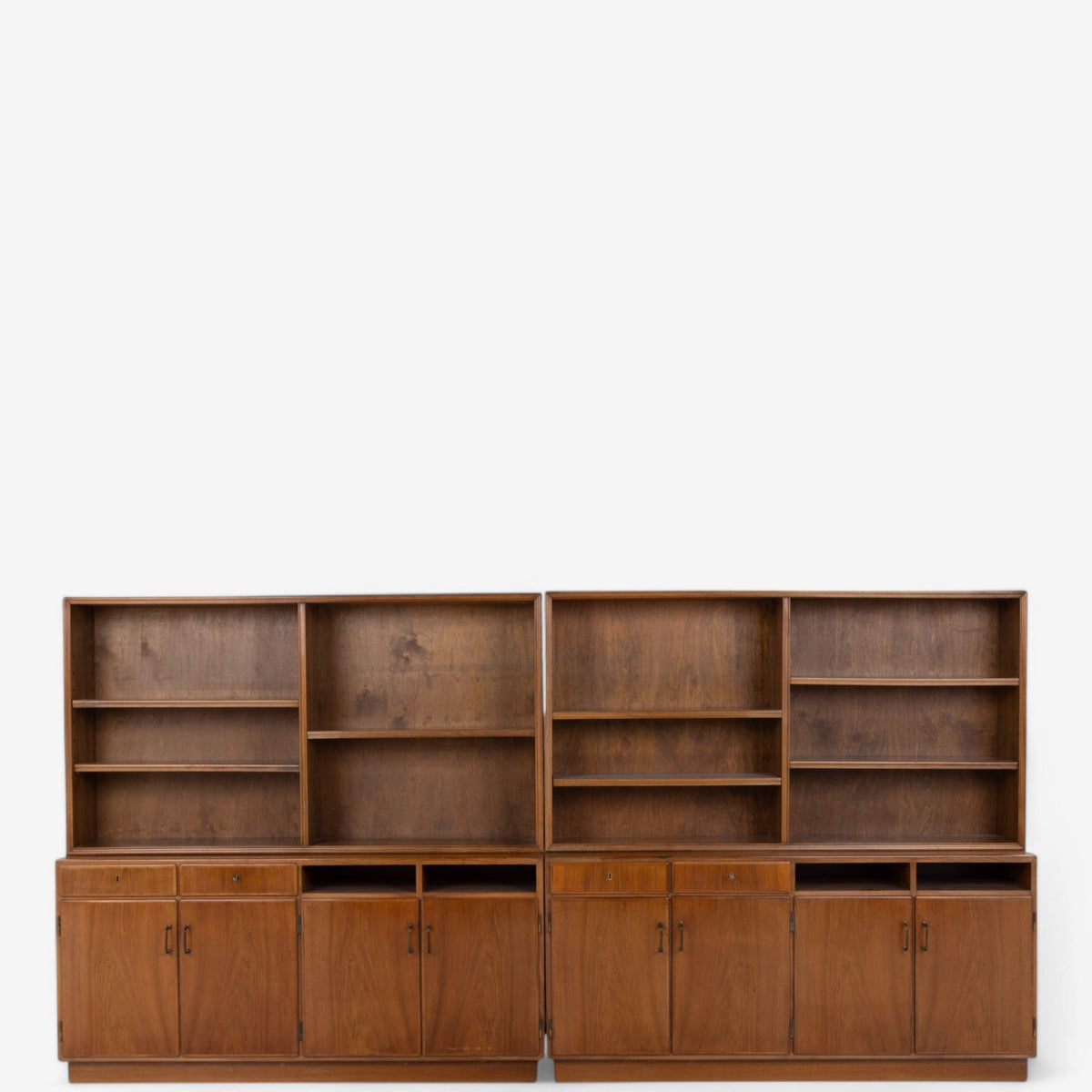 Shelving unit in walnut