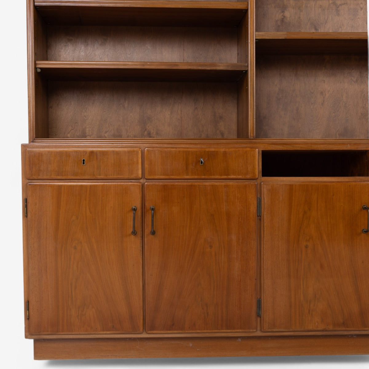 Shelving unit in walnut