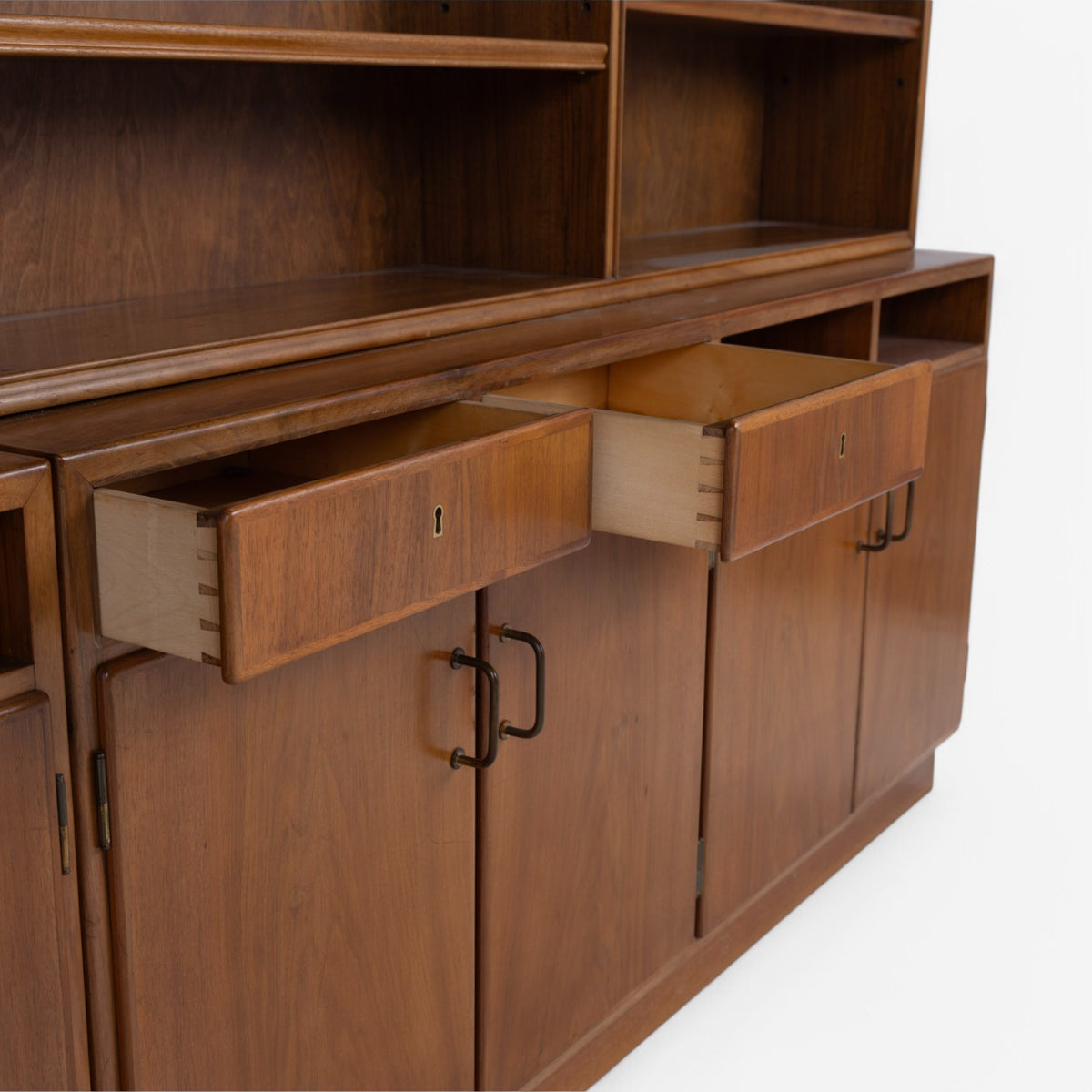 Shelving unit in walnut