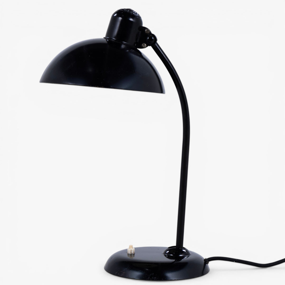 Bordlampe i sort metal