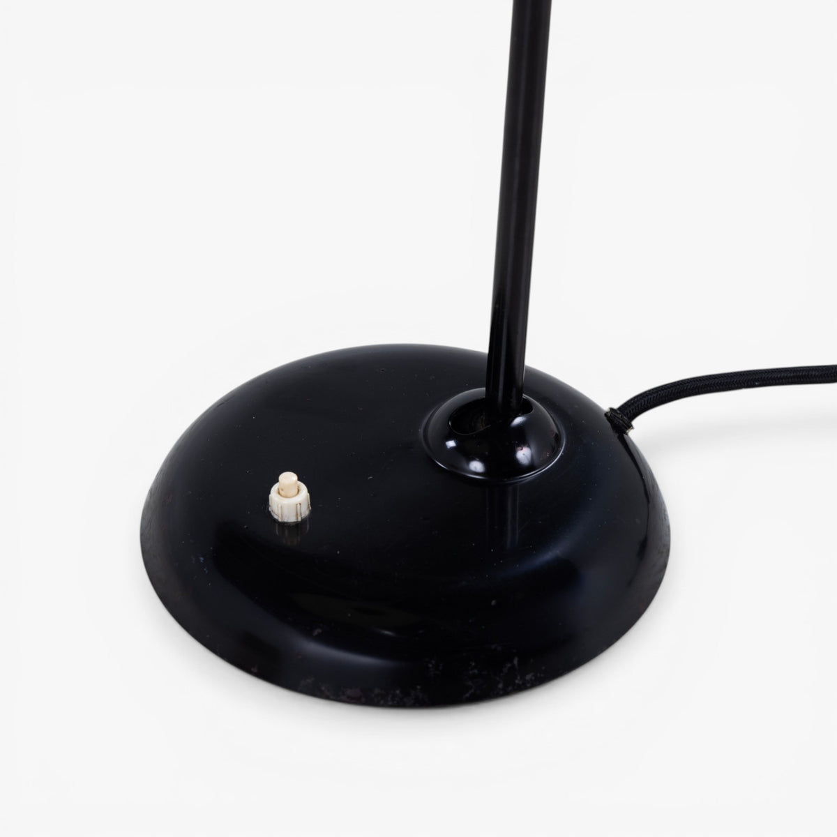 Bordlampe i sort metal