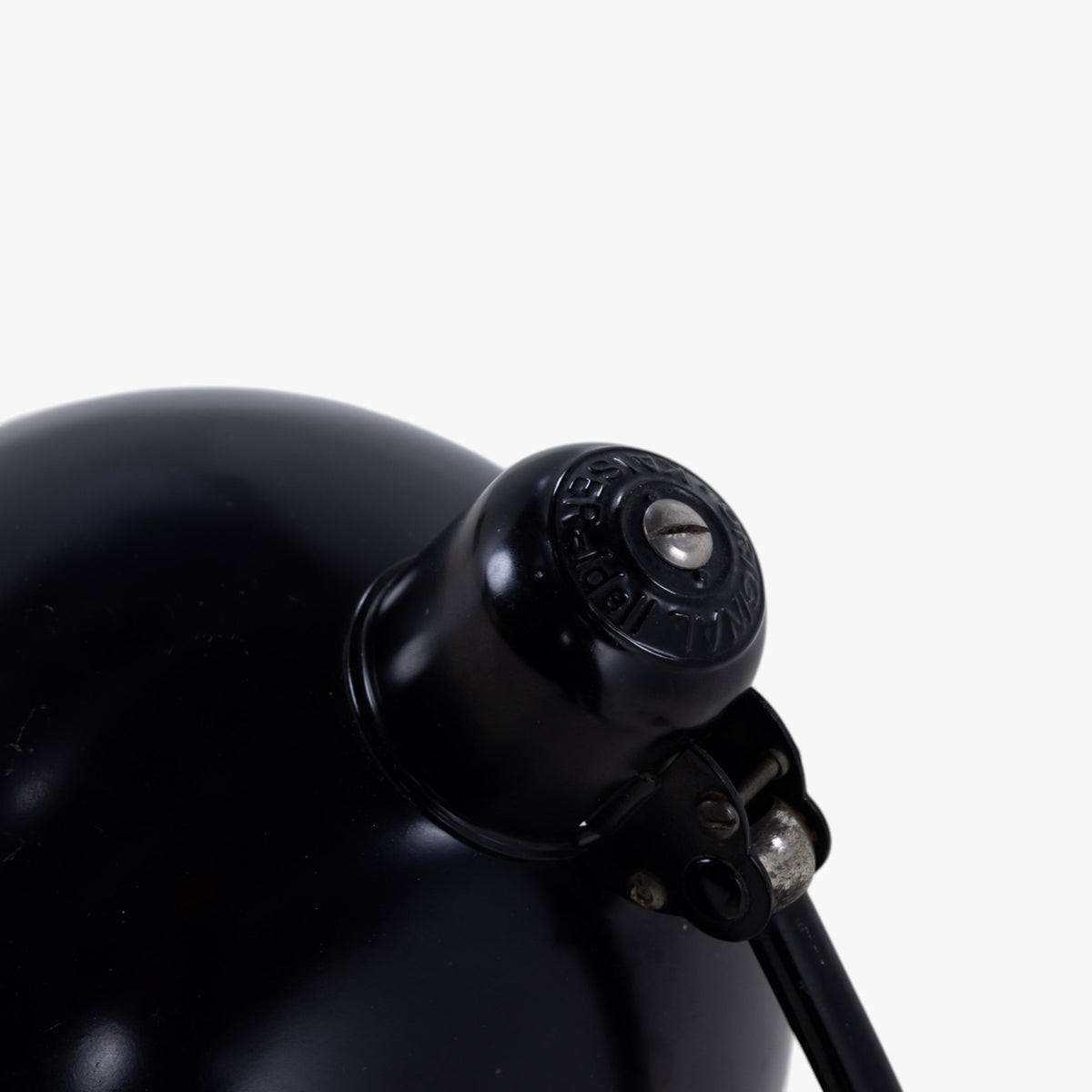 Bordlampe i sort metal