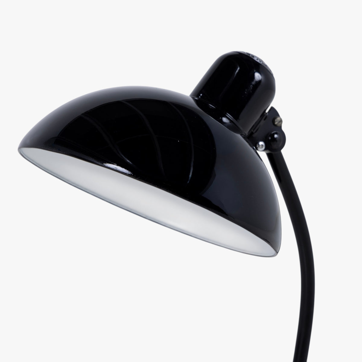 Bordlampe i sort metal