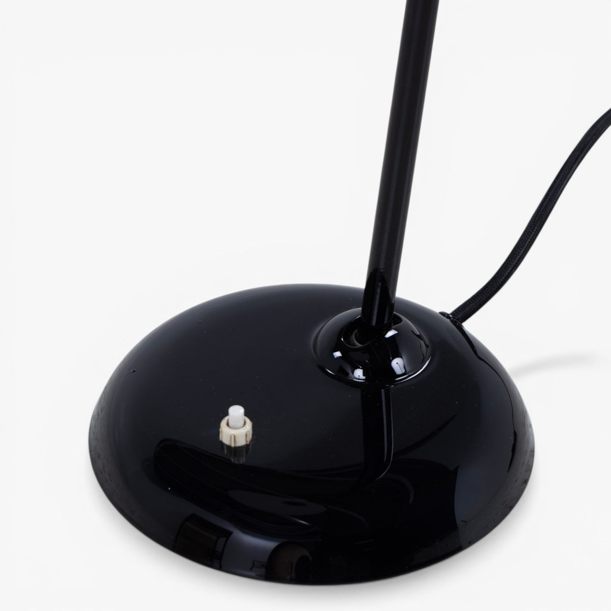 Bordlampe i sort metal