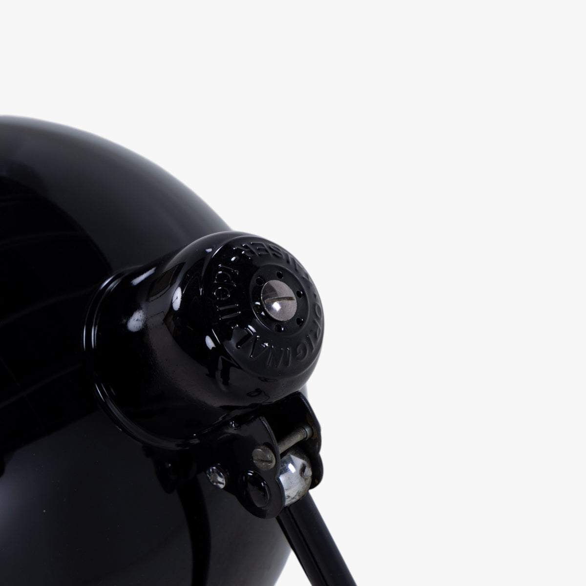 Bordlampe i sort metal