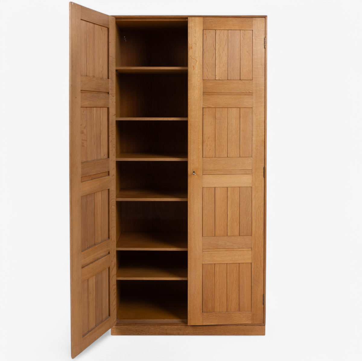 Tall cabinet in oak