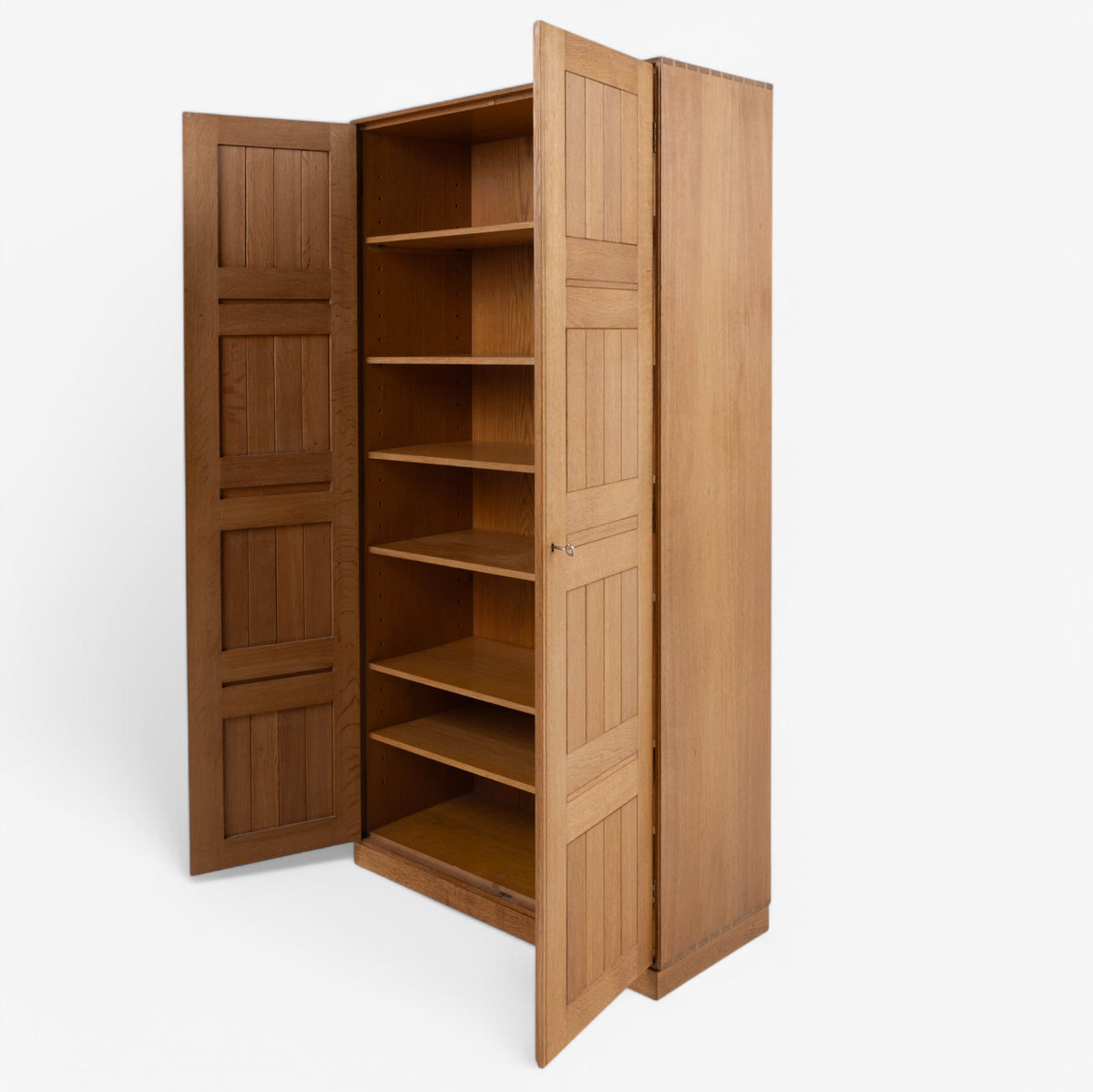 Tall cabinet in oak