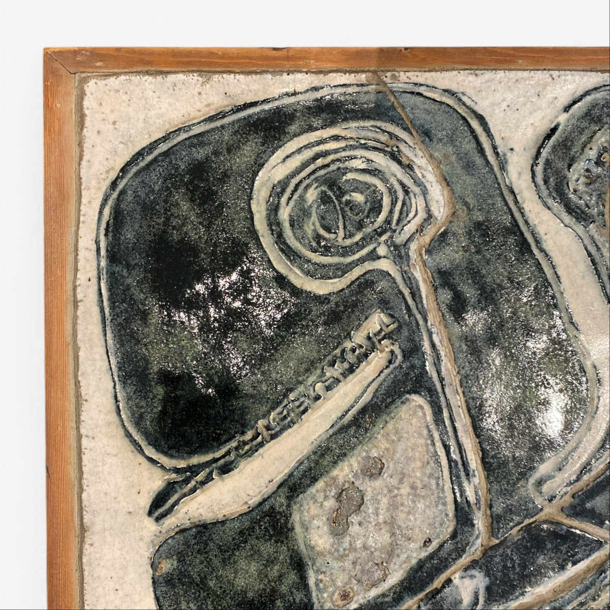 Relief in stoneware
