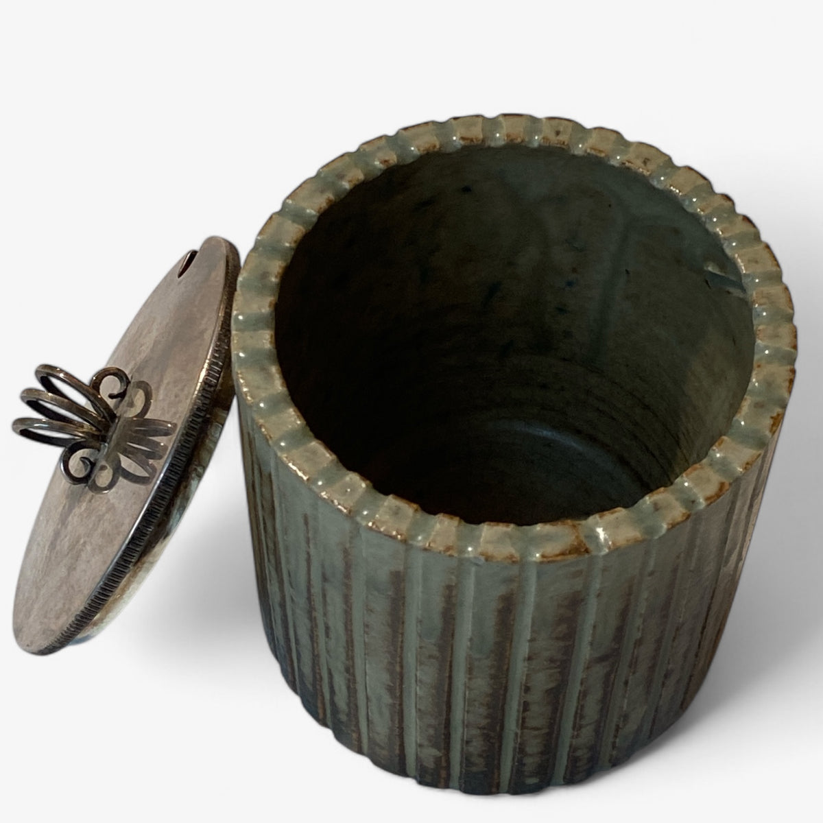 Lidded jar in fluted stoneware