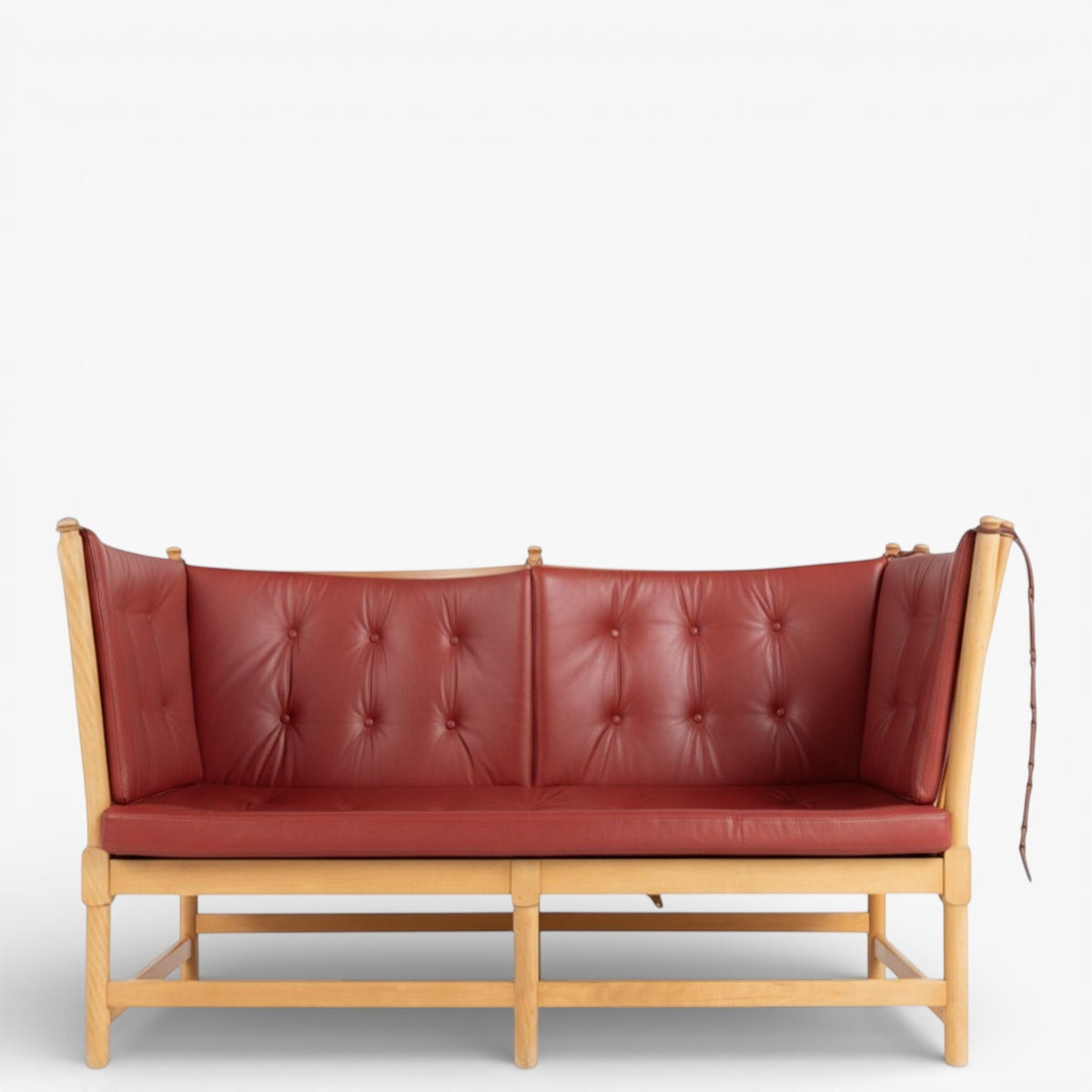 BM 1789 – Ompolstret Tremmesofa i dækfarvet læder (Indian Red)