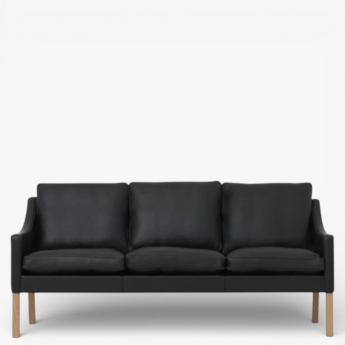 BM 2209 – Ompolstret 3 pers. sofa i dækfarvet læder (Black)