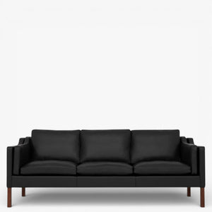 BM 2213 - Ompolstret 3 pers. sofa i dækfarvet læder (Black)