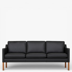 BM 2323 – Ompolstret 3 pers. sofa i dækfarvet læder (Black)
