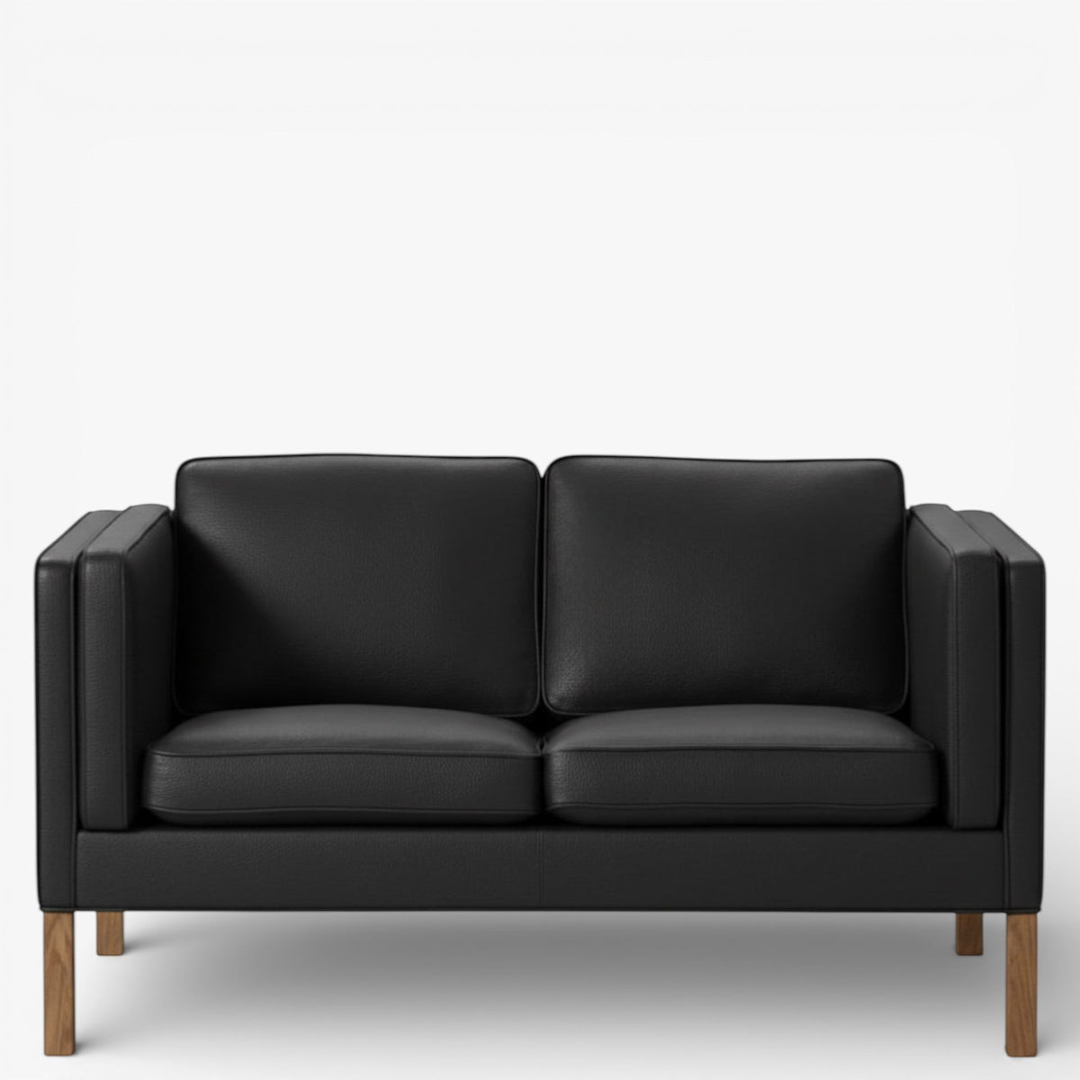 BM 2332 – Ompolstret 2 pers. sofa i dækfarvet læder (Black)