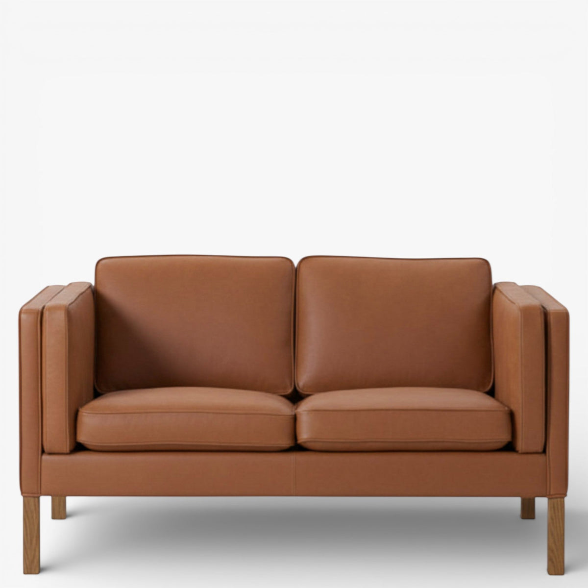 BM 2332 – Ompolstret 2 pers. sofa i dækfarvet læder (Cognac)