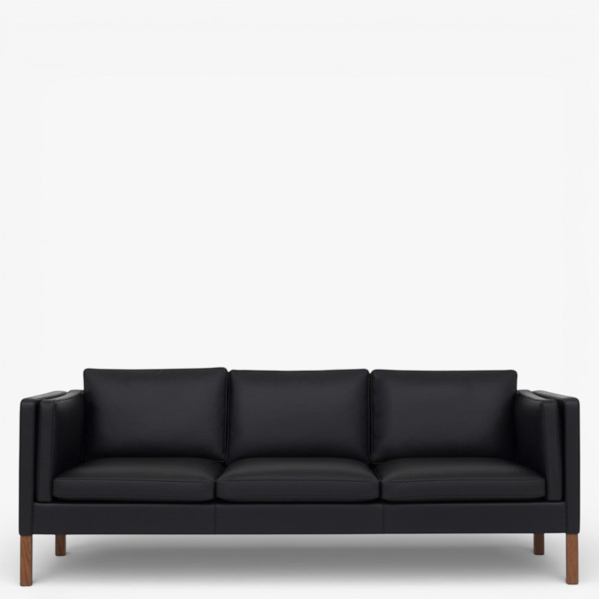 BM 2333 – Ompolstret 3 pers. sofa i dækfarvet læder (Black)