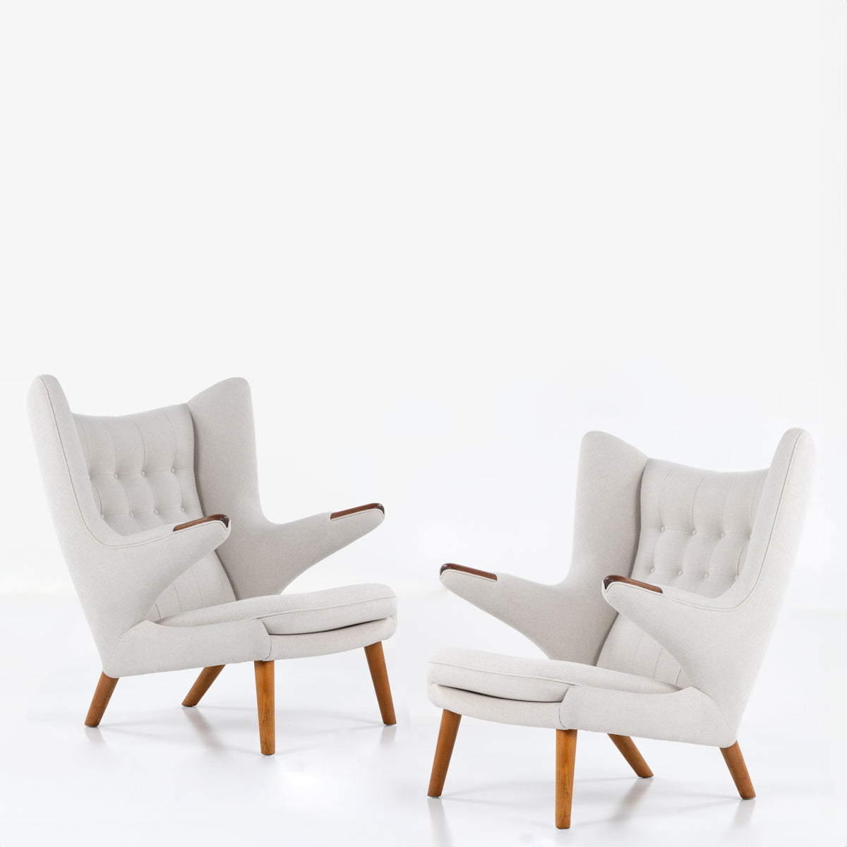 AP 19 - A pair of Papa Bear Chairs in light fabric