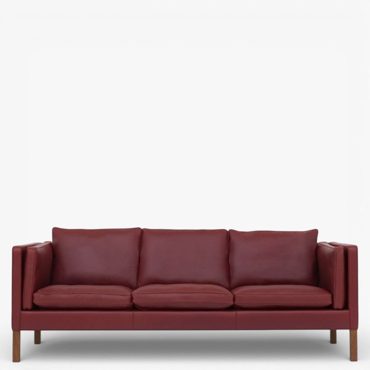 BM 2333 – Ompolstret 3 pers. sofa i dækfarvet læder (Indian Red)