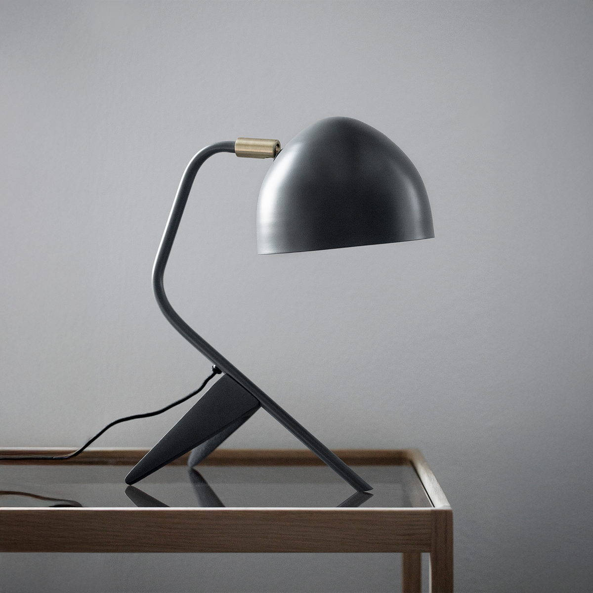 Studio 1 - Table lamp in metal (grey)