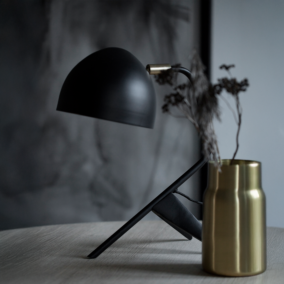 Studio 1 - Table lamp in metal (grey)