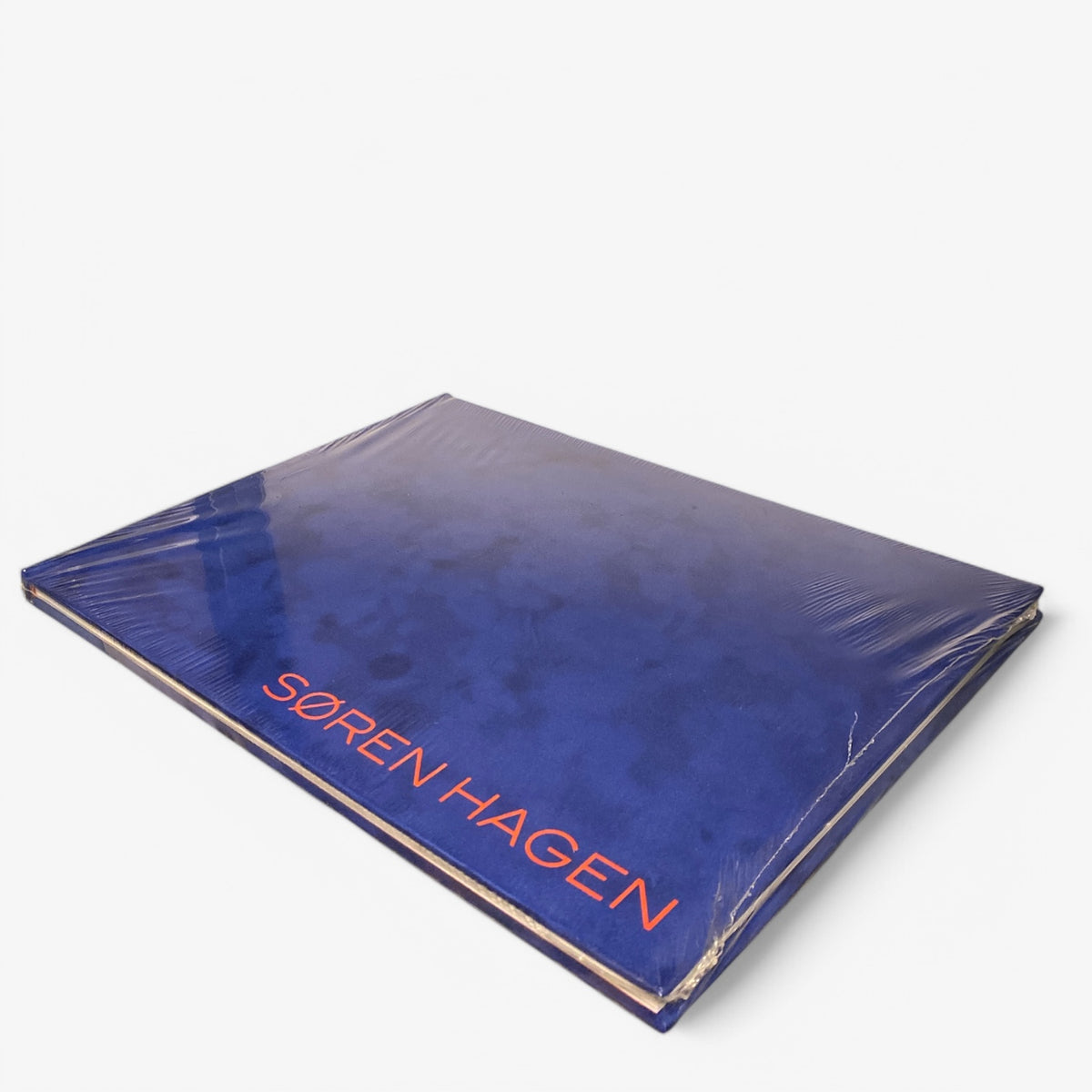 Book - 'Iscenesættelser og malerier'.