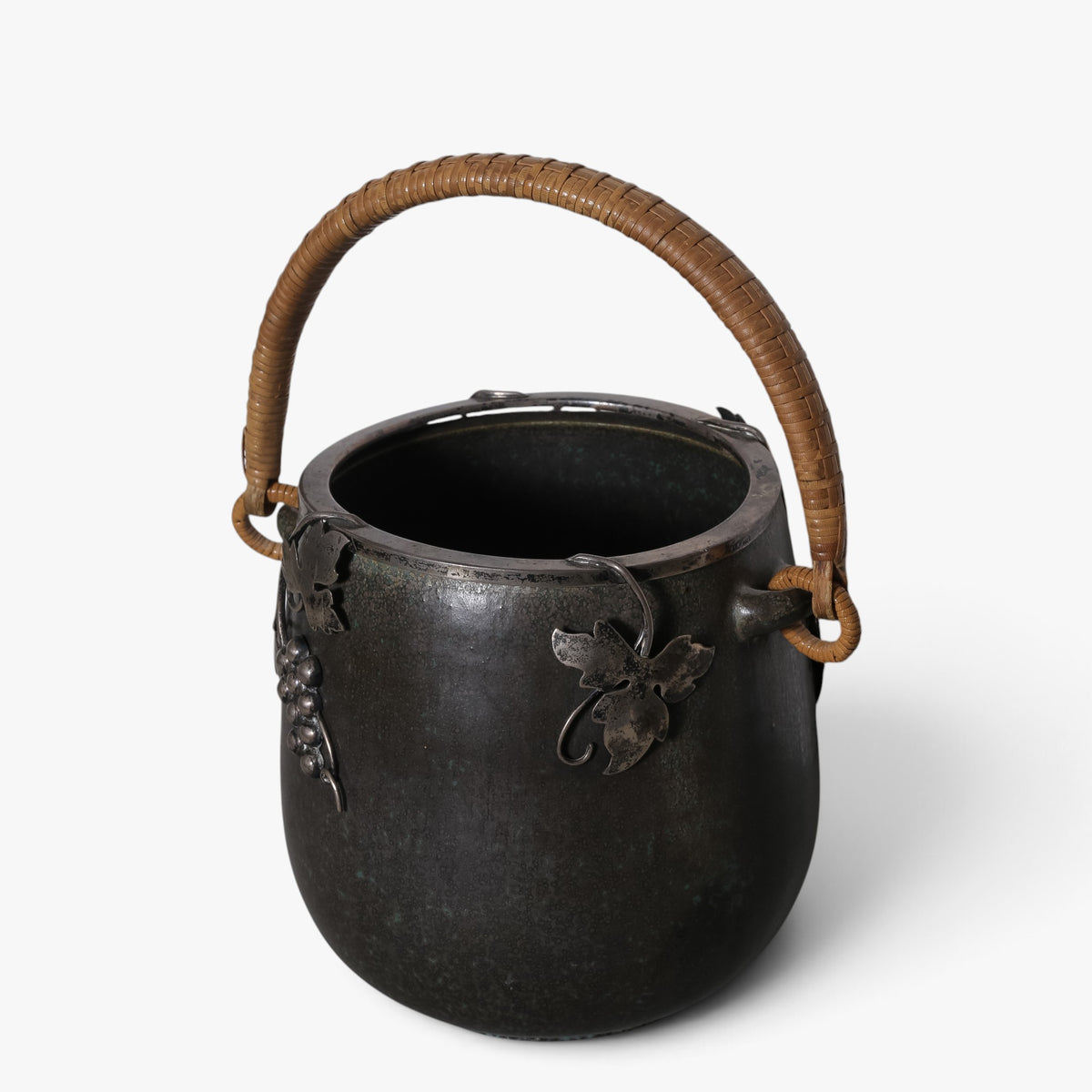 Ice bucket in stoneware