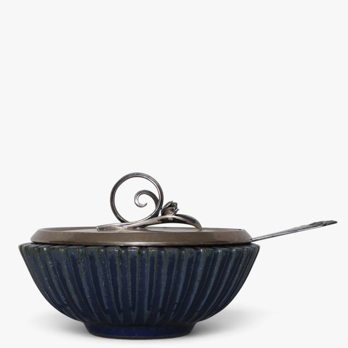 Lidded jar in stoneware