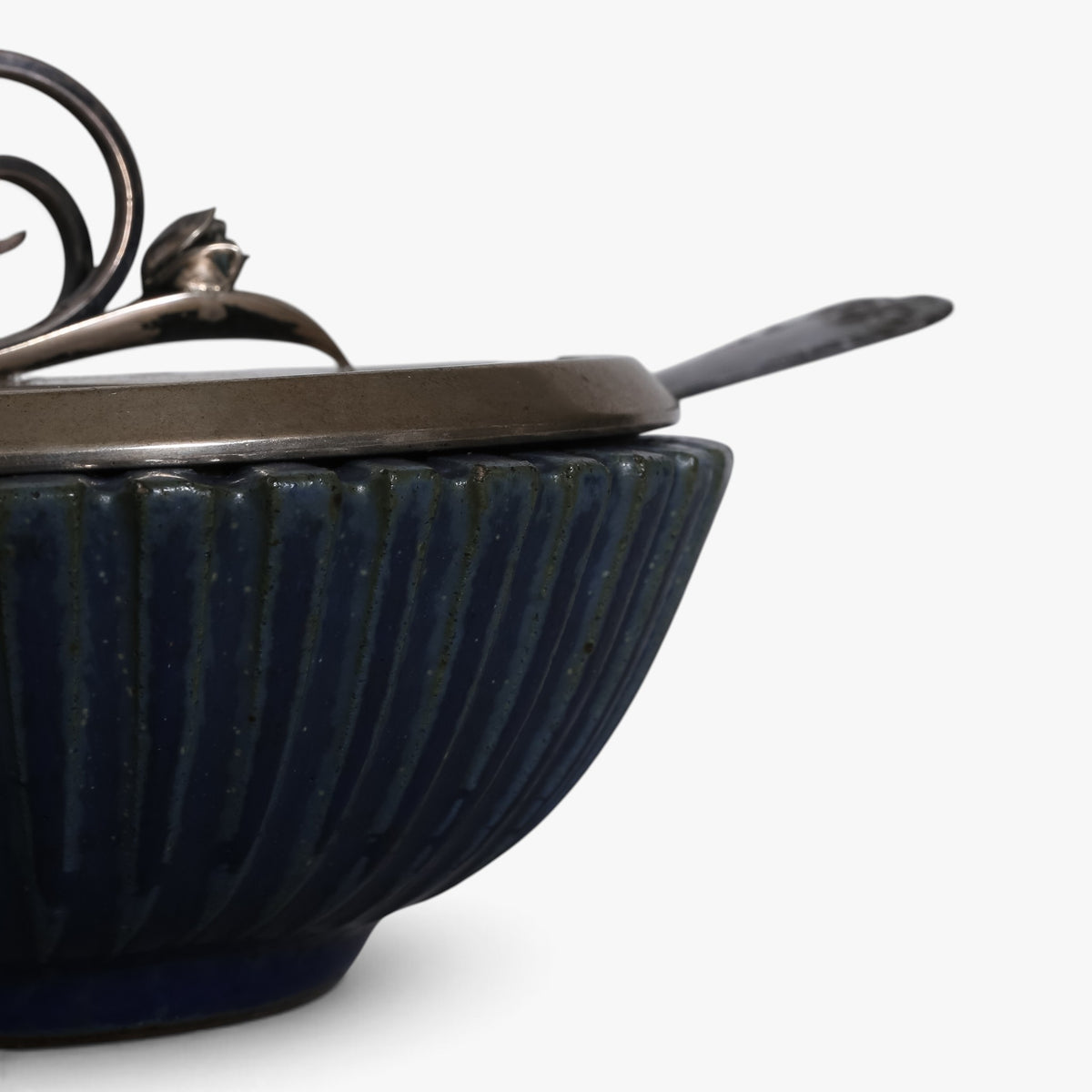 Lidded jar in stoneware