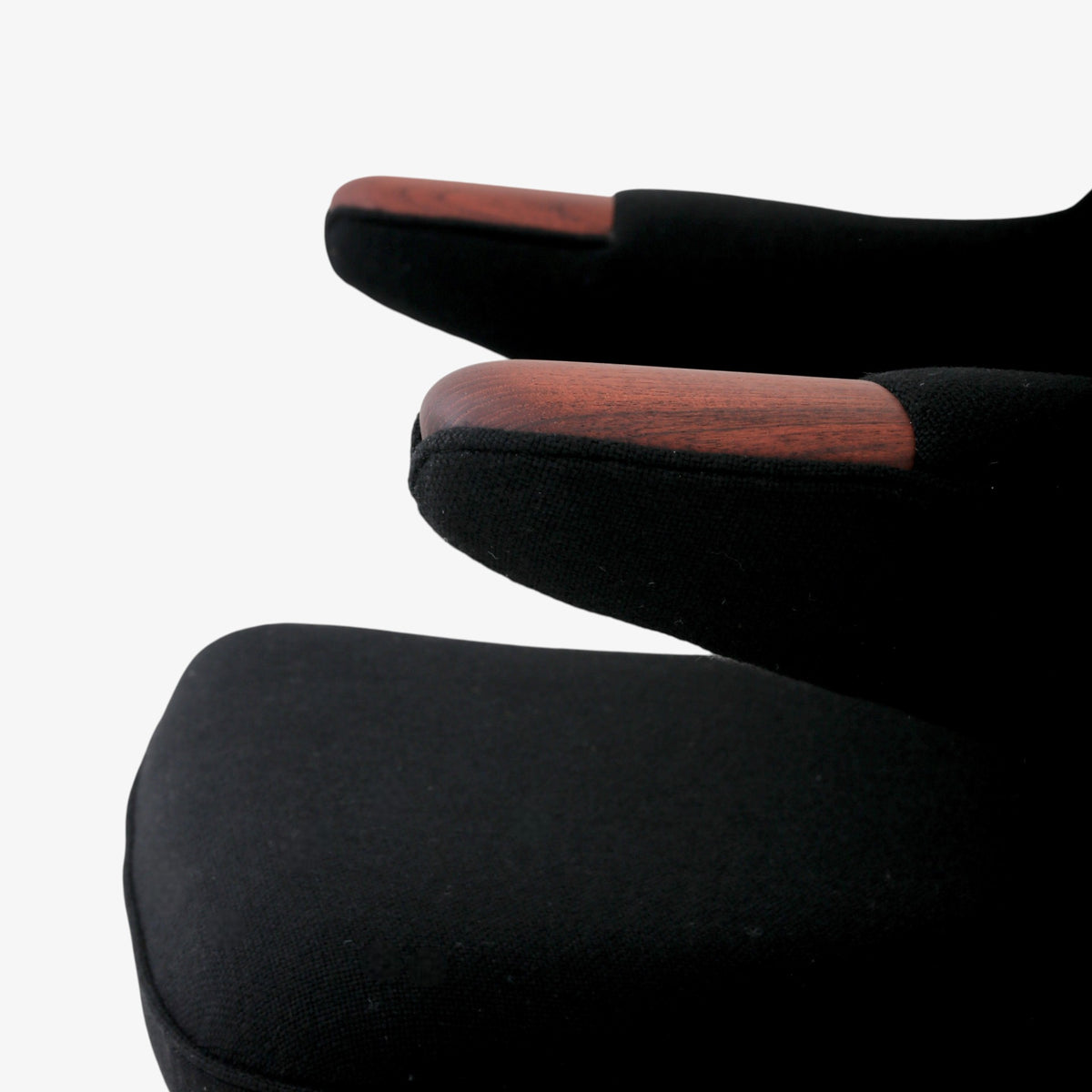 AP 19 - Papa Bear Chair in black wool