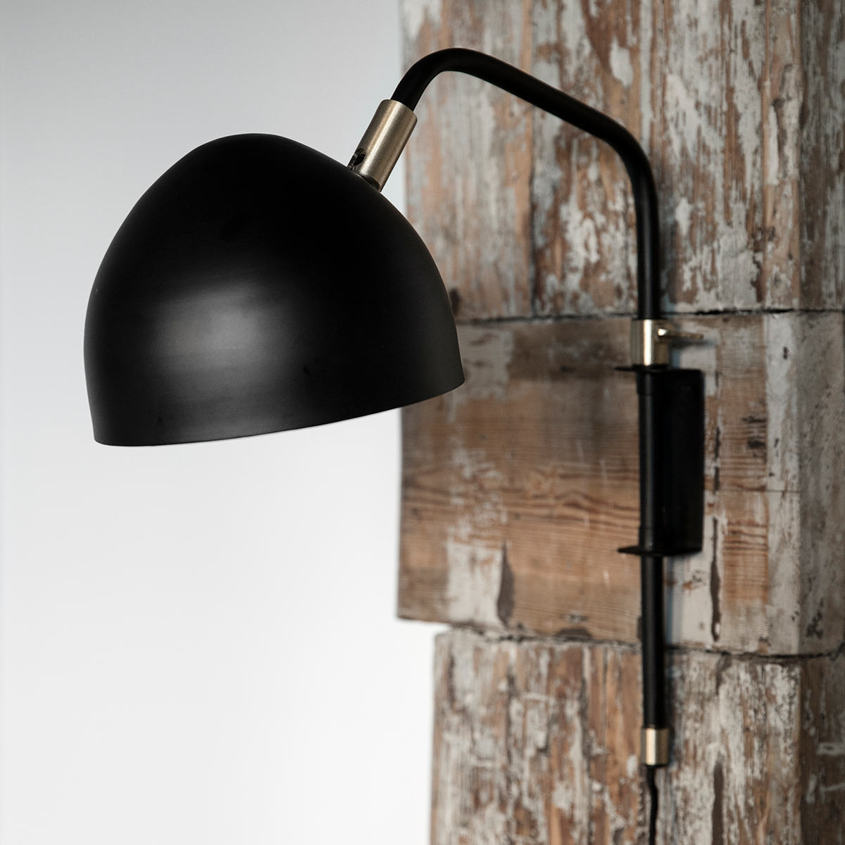 Studio - Wall light in metal (white)