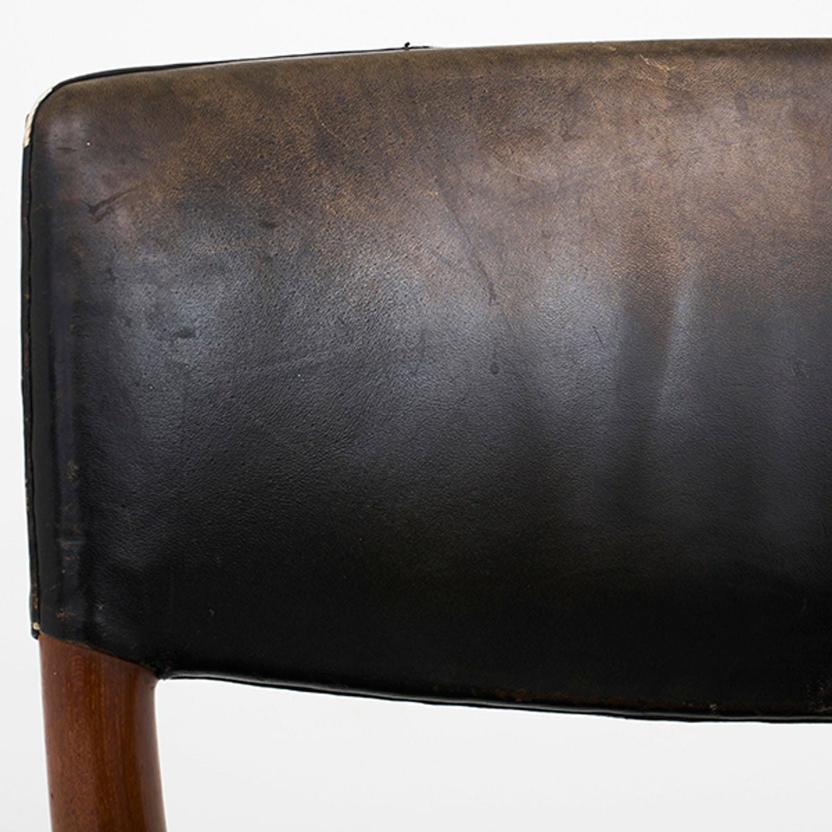 Dining chair in teak