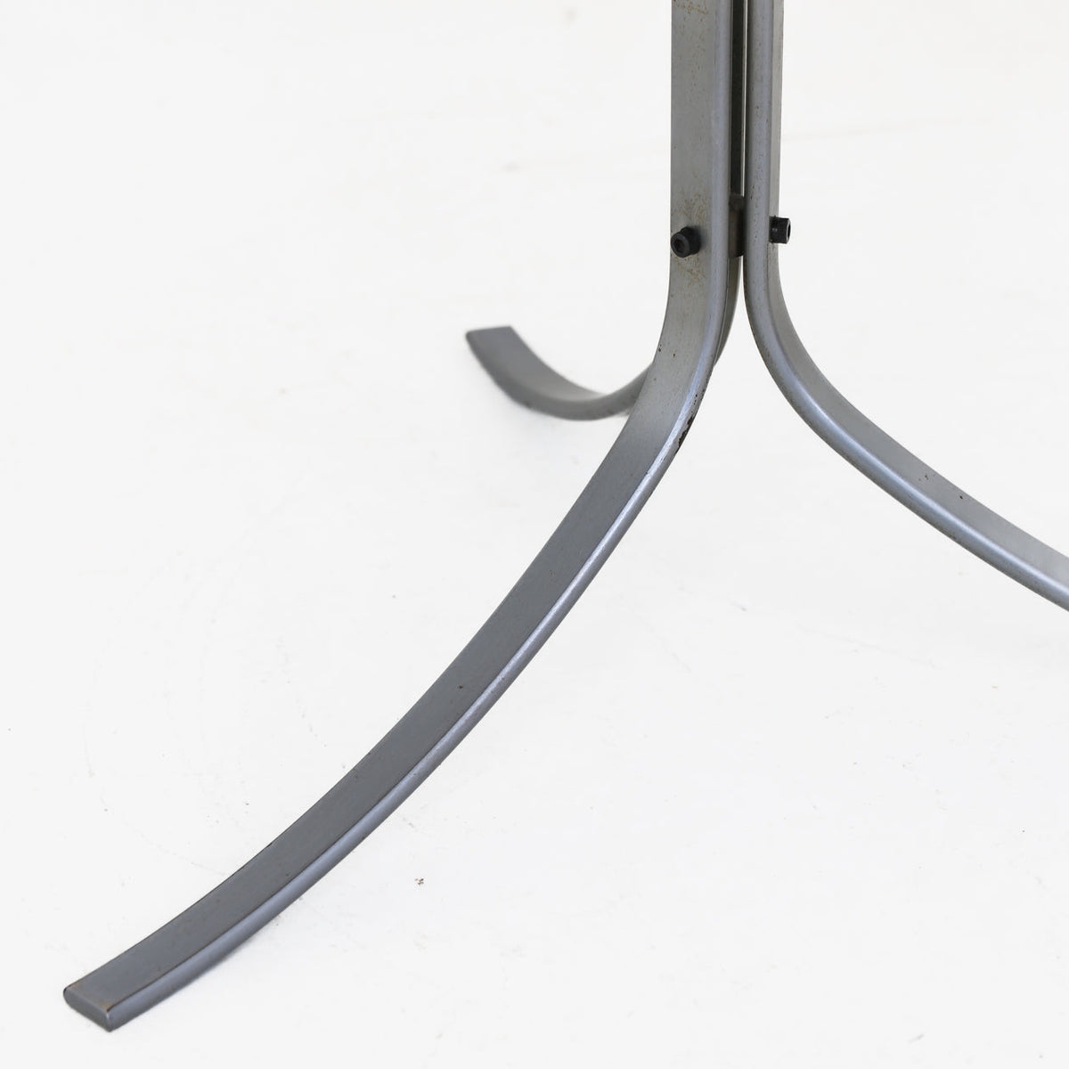 PK 9 - 'Tulip' chair in black leather