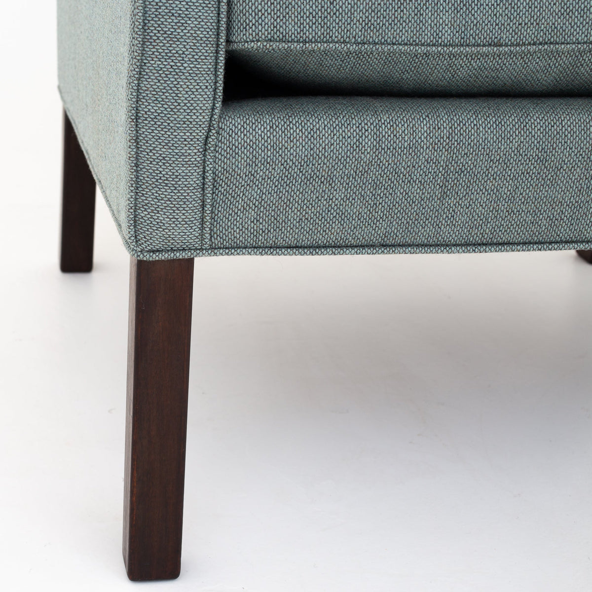 BM 2207 - Easy chair in new fabric