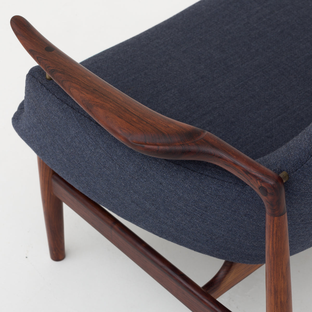NV 53 - 2-seater sofa in rosewood