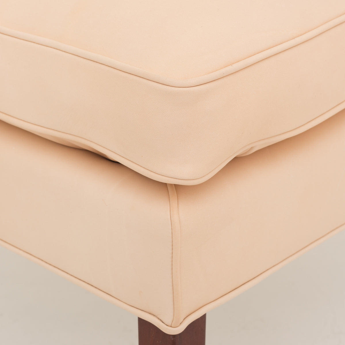 BM 2202 - foot stool in nature leather