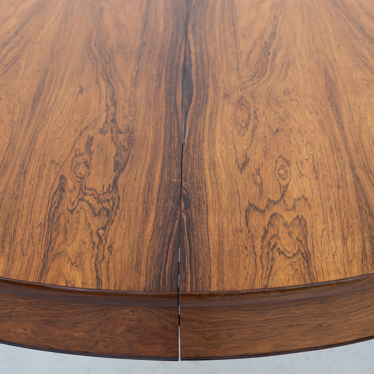 Dining table in rosewood