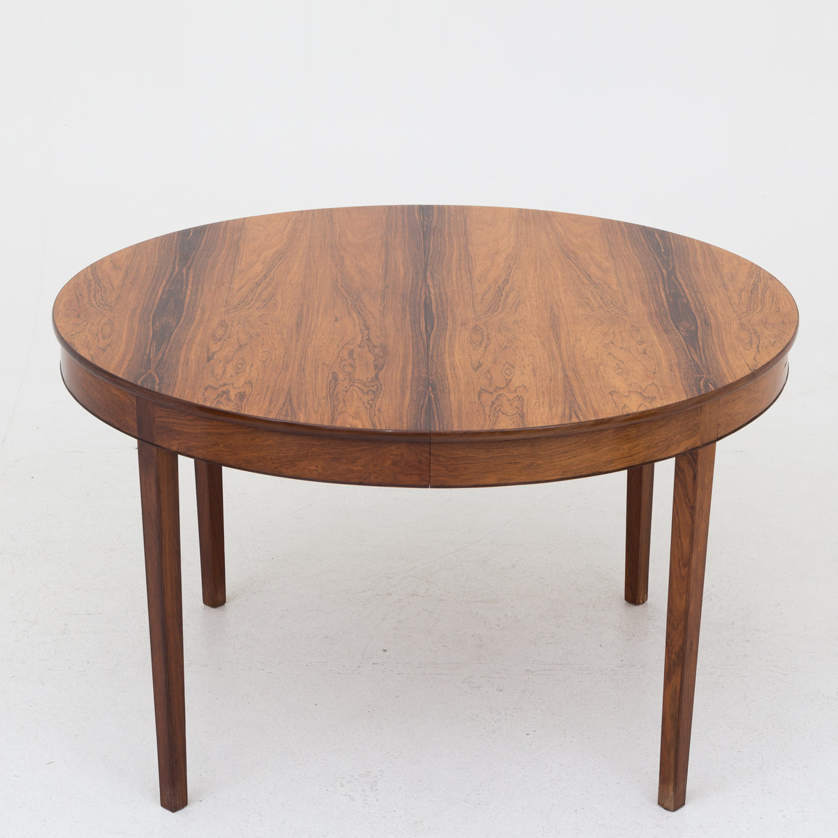 Dining table in rosewood