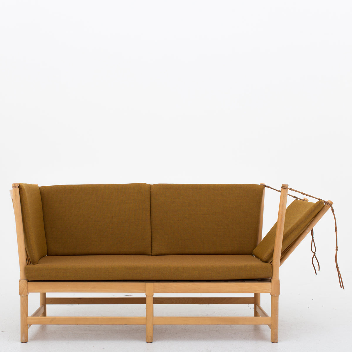 BM 1789 - Spoke-back sofa in Canvas textile
